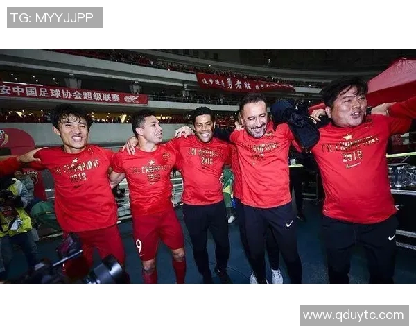 南京足球队个人能力引发热议球迷对球员表现褒贬不一