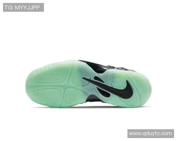 足球明星们的耐克鞋款式与性能分析及其对球场表现的影响 足球明星们的耐克鞋款式与性能分析及其对球场表现的影响