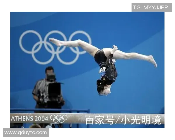 女明星与足球明星同框瞬间展现魅力与运动激情的精彩瞬间分享