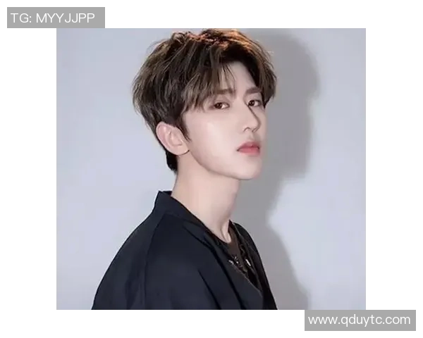 足球明星个性发型揭秘头发刻字图案展现独特风格与个性魅力